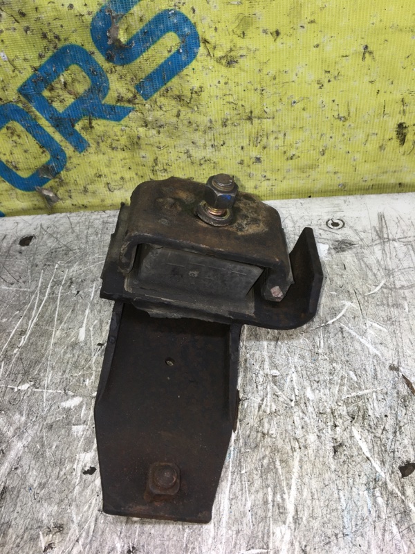 Подушка двигателя ELF NKR66E 4HF1