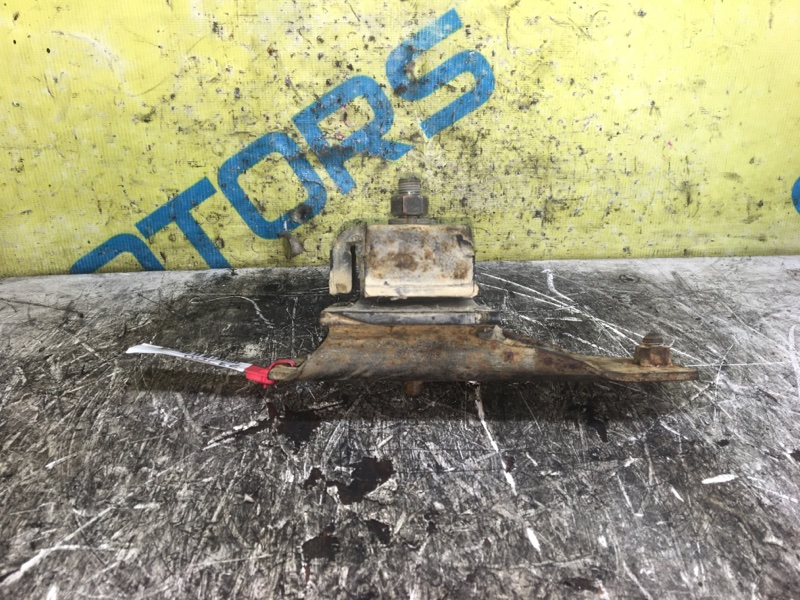 Подушка двигателя ISUZU ELF NKR66E 4HF1