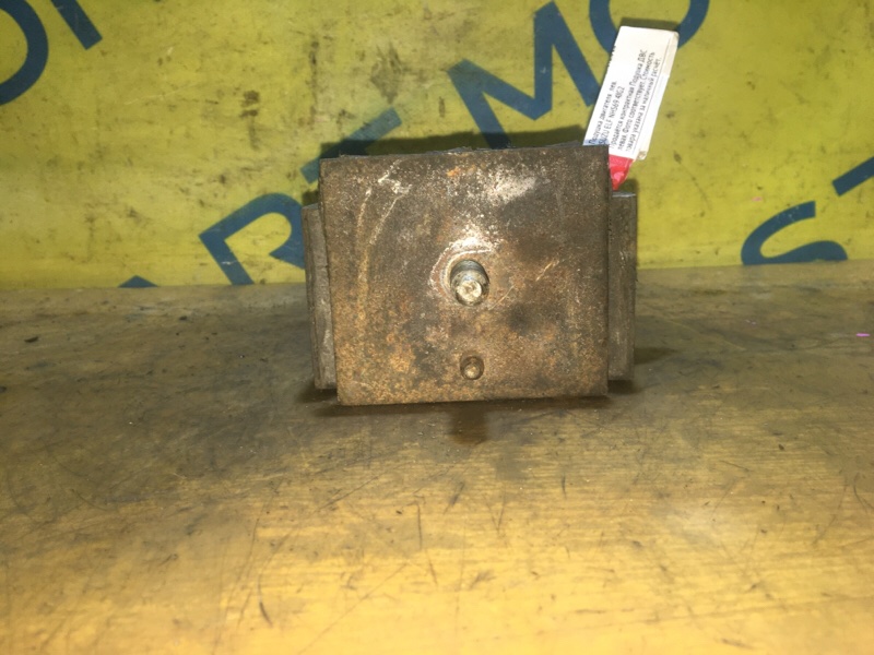 Подушка двигателя левая ISUZU ELF NHS69 4JG2 Подушка двигателя левая ISUZU ELF NHS69 4JG2