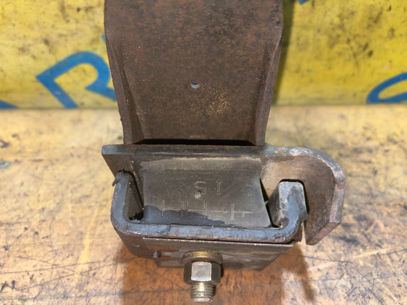 Подушка двигателя правая ELF NKR66E 4HF1