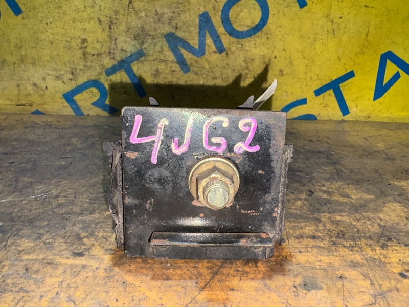 Подушка двигателя левая ISUZU ELF NHR69E 4JG2 Подушка двигателя левая ISUZU ELF NHR69E 4JG2