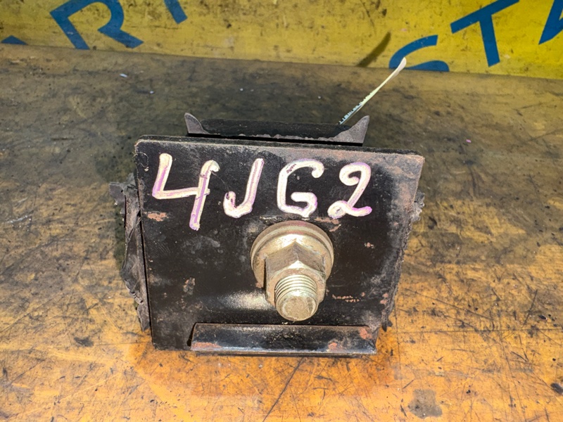 Подушка двигателя левая ELF NHR69E 4JG2 Подушка двигателя левая ELF NHR69E 4JG2