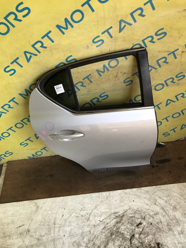 Дверь задняя правая CT200H ZWA10 2AZFXE