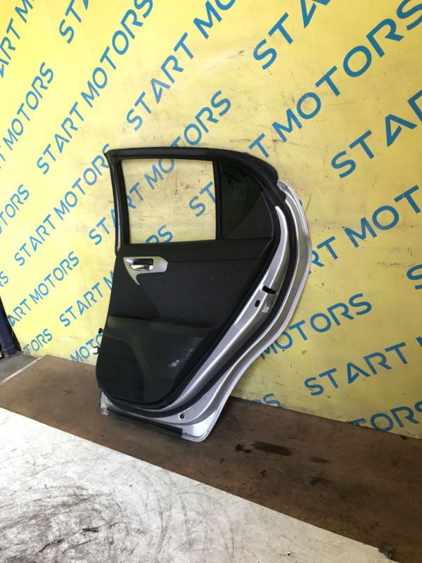 Дверь задняя правая CT200H ZWA10 2AZFXE
