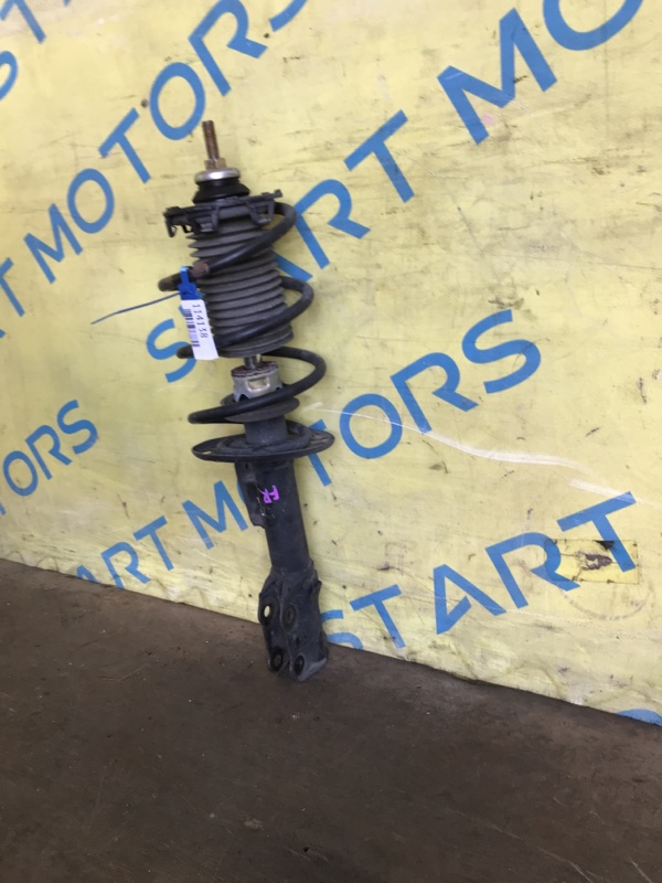 Стойка передняя правая HONDA FIT GD1 L13A