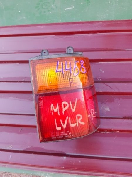 Стоп-сигнал Mazda Mpv LV5W правый (б/у)