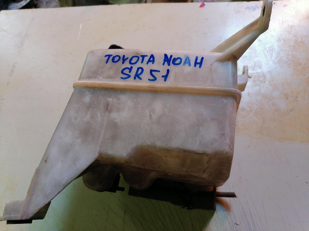 Бачок омывателя Toyota Noah CR40 (б/у)