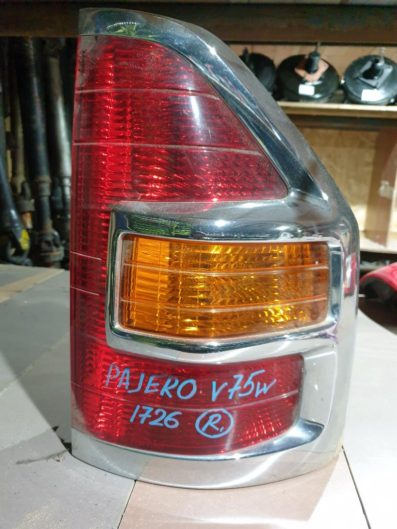 Стоп-сигнал Mitsubishi Pajero V63W задний правый (б/у)