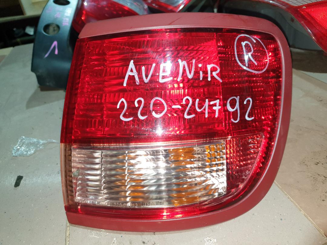 Стоп-сигнал Nissan Avenir PNW11 задний правый (б/у)