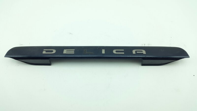 Молдинг на дверь Mitsubishi Delica PD4W 4G64 1995 (б/у)