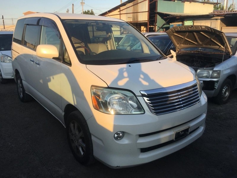 Крыло Toyota Noah AZR65 1AZFSE 2005 переднее левое (б/у)