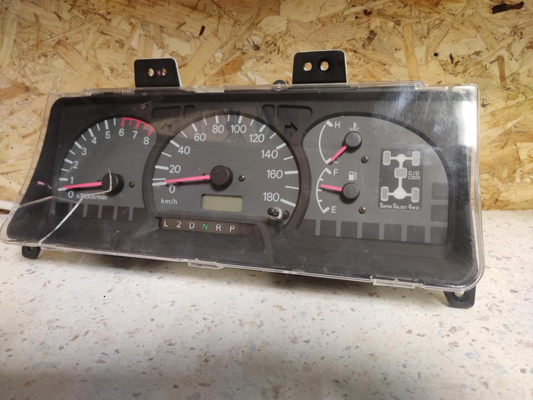 Панель приборов Mitsubishi Delica Space Gear PD4W 4G64 (б/у)