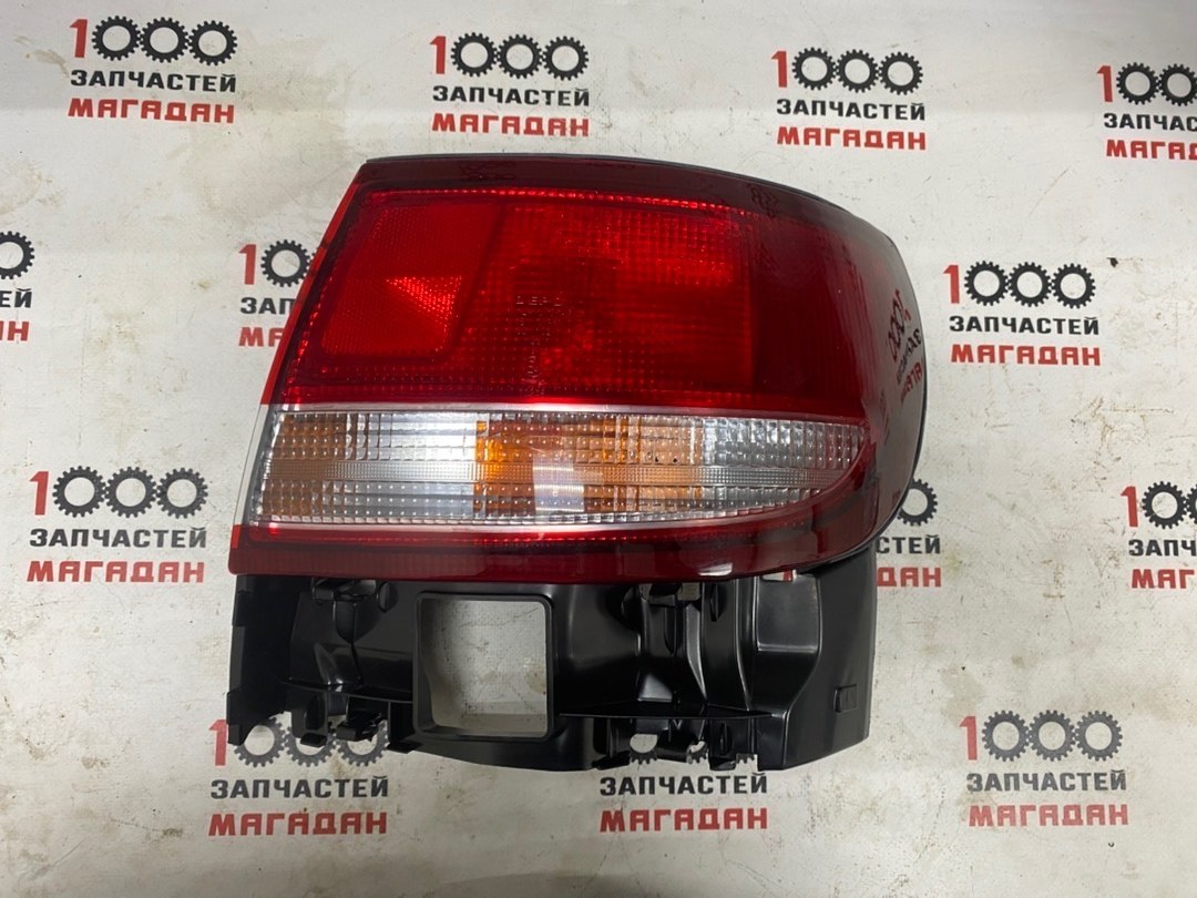 Стоп-сигнал Toyota Carina E AT190 передний правый