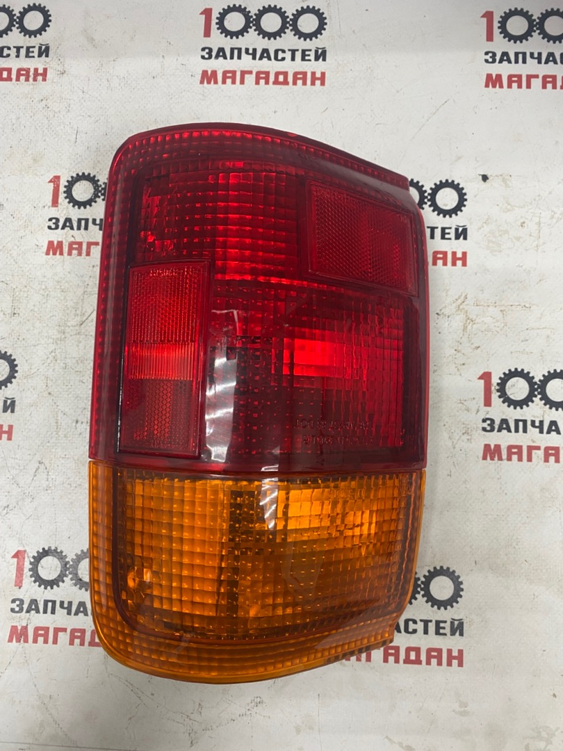 Стоп-сигнал Toyota 4Runner RN120 22RE задний правый