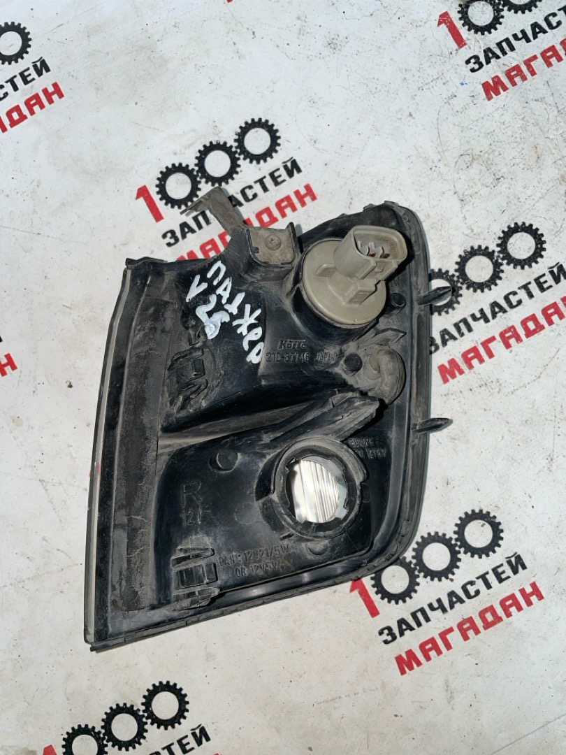 Габарит передний правый MITSUBISHI PAJERO V21W 4D56