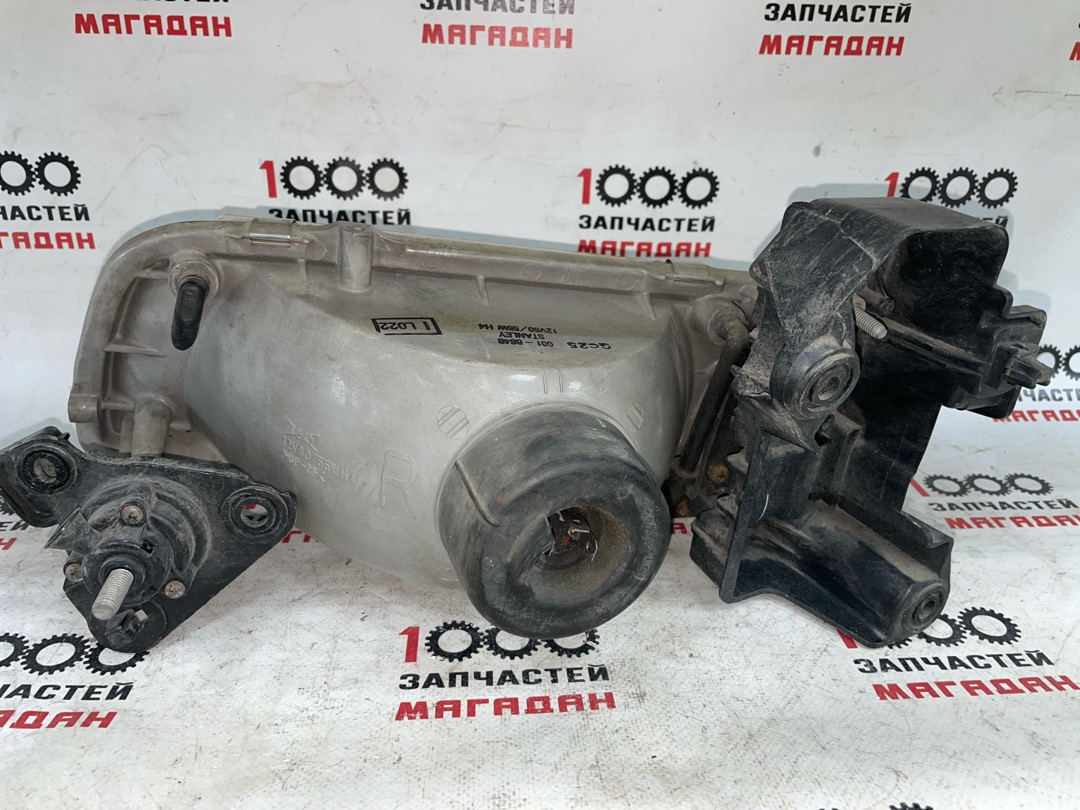 Фара передняя правая MPV LV5W