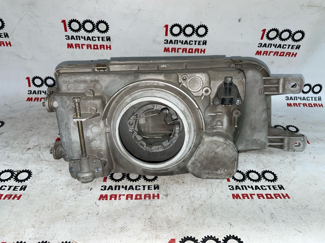 Фара передняя левая CHARIOT N33W 4D68