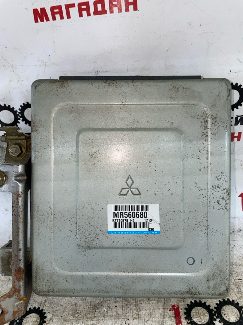 Компьютер двигателя MITSUBISHI DIAMANTE F36A 6G72 MR560680 контрактная