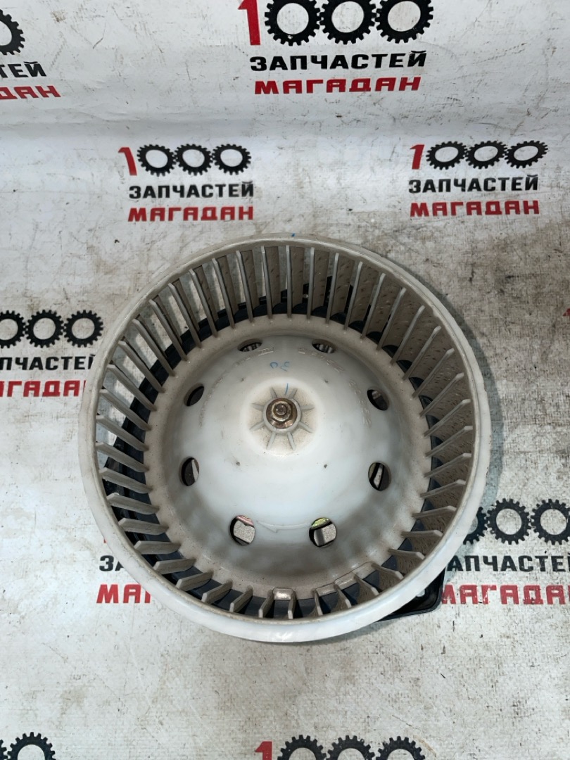 Мотор печки передний CEDRIC HY34