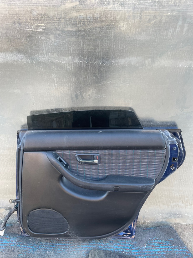 Дверь задняя правая LEGACY 1998-2003 BE5 EJ201 Дверь задняя правая LEGACY 1998-2003 BE5 EJ201