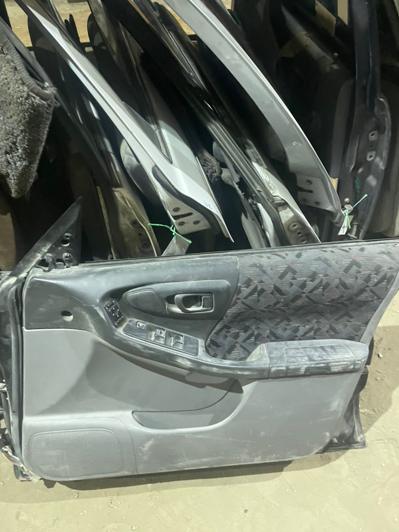 Дверь передняя правая FORESTER 1997-2002 SF5 EJ201