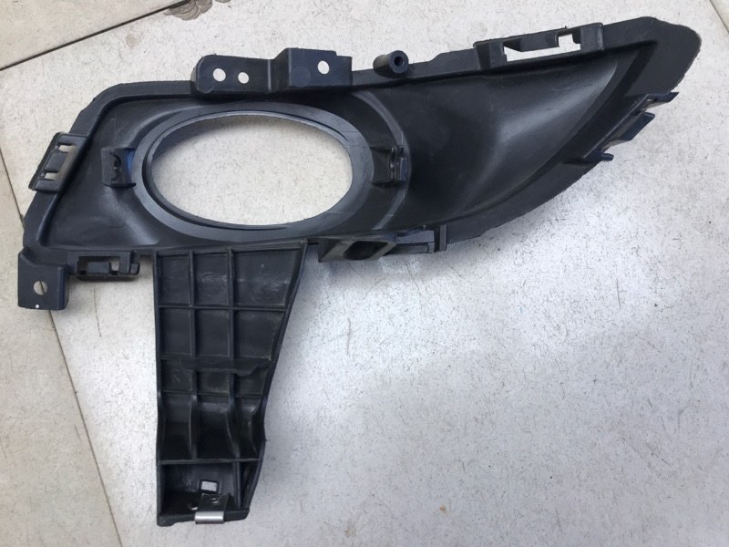 ОКАНТОВКА ПТФ передняя правая MAZDA 3 2003 2004 2005 2006 BK