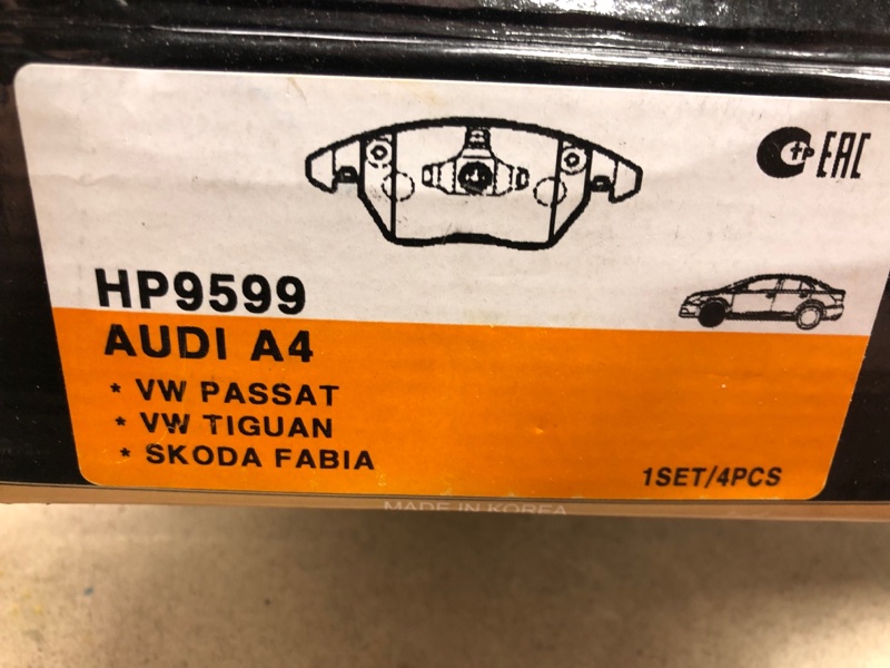 Тормозные колодки переднее AUDI