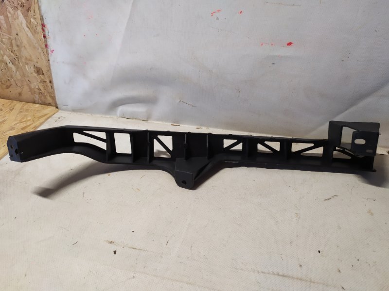 Кронштейн правый MAZDA MAZDA 3 2003 2004 2005 2006 2007 2008 BK 1.6 PMZ43071AR новая
