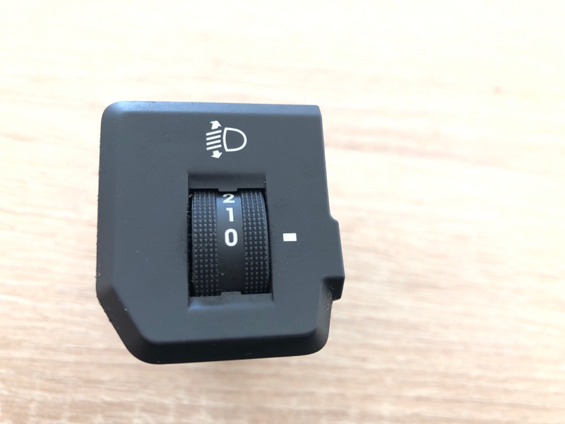 Запчасть кнопка KIA RIO 2011 2012 2013 2014 2015 2016 933704Y000 Б/У КНОПКА KIA RIO 2011 2012 2013 2014 2015 2016 933704Y000 Б/У