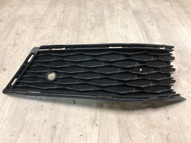 РЕШЕТКА БАМПЕРА передняя правая SKODA KAROQ 2017 2018 2019 2020 2021 2022 57A807388A Б/У