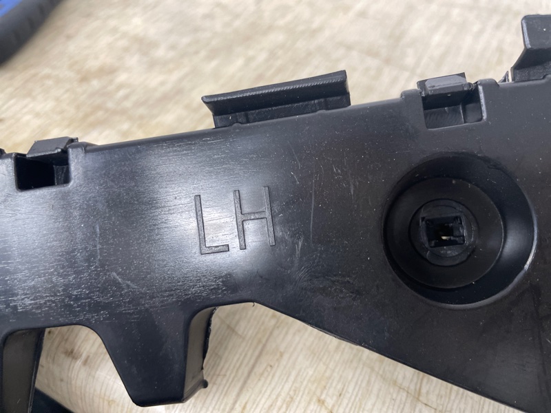 КРОНШТЕЙН БАМПЕРА левый MAZDA 3 2013 2014 2015 2016 BM 1.6