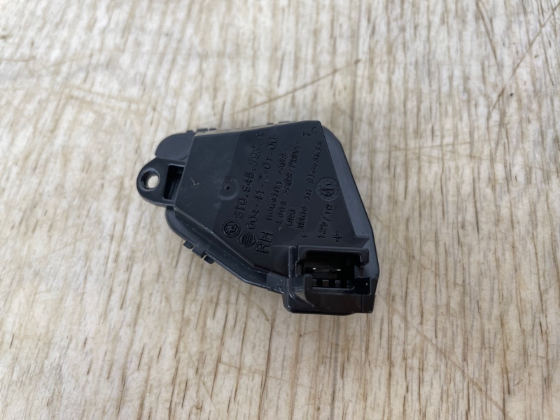 ФОНАРЬ правый OCTAVIA A8