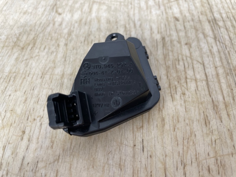 ФОНАРЬ правый OCTAVIA A8