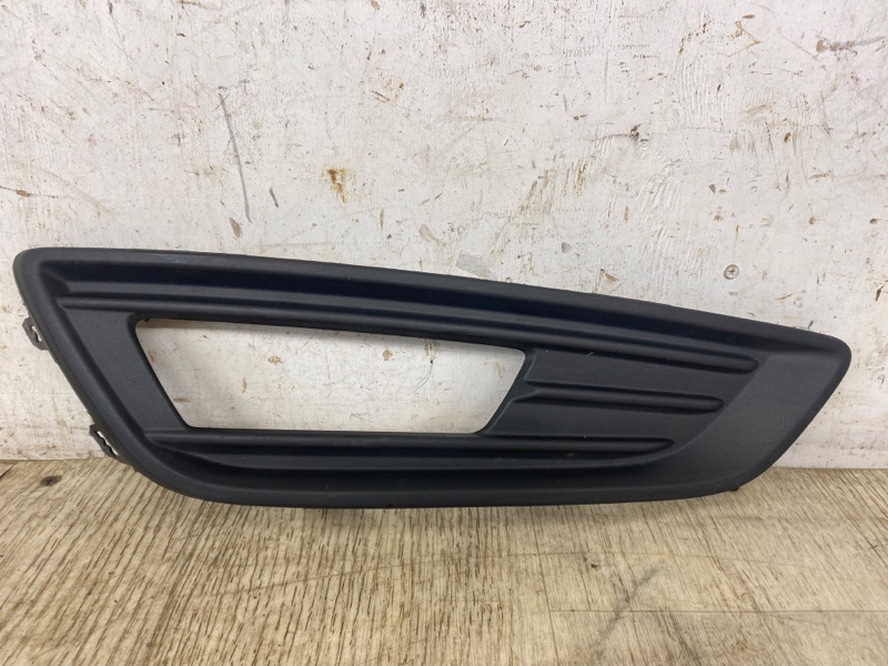 ОКАНТОВКА ПТФ правая FORD FOCUS 3 2014 2015 2016 2017 2018 2019 F1EB15A298A Б/У