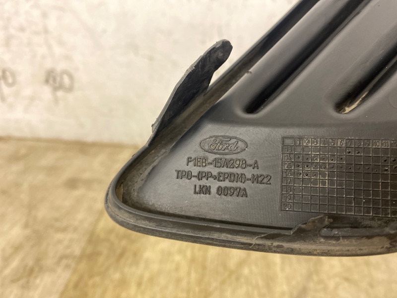 ОКАНТОВКА ПТФ правая FORD FOCUS 3