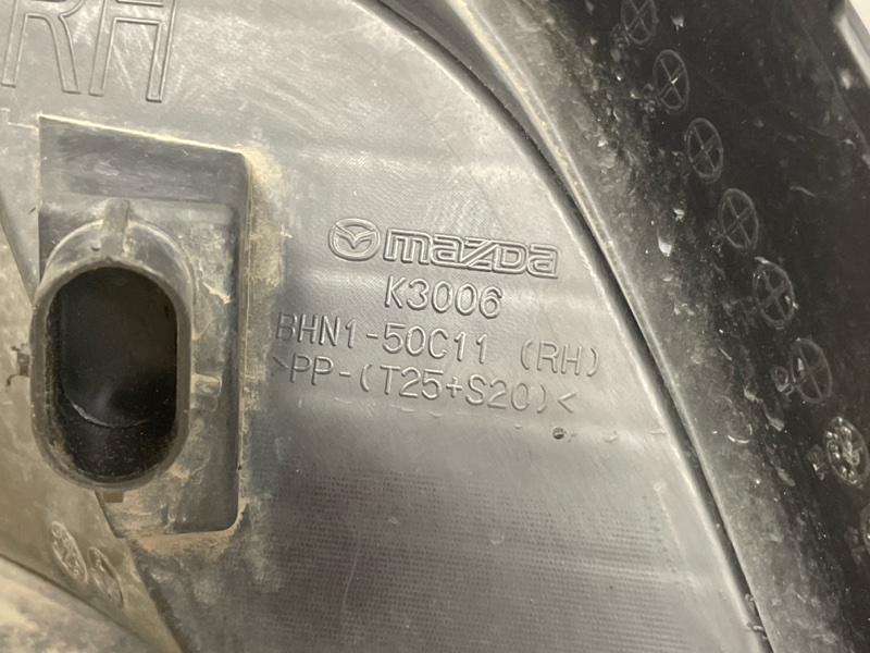 ЗАГЛУШКА ПТФ передняя правая MAZDA 3 2013 2014 2015 2016 2017 2018 2019 BM