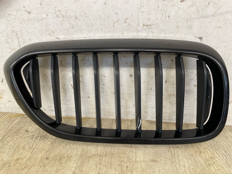 Решетка радиатора передняя правая BMW 5 2016 2017 2018 2019 2020 G05 51137473702 Б/У