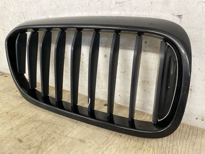 Решетка радиатора передняя правая BMW 5 G05