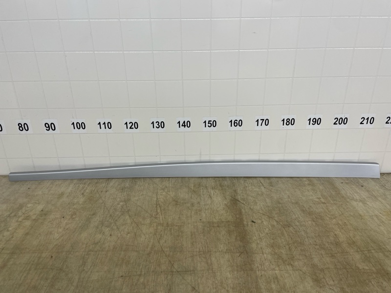 Накладка на порог правая RENAULT DUSTER 2014 2015 2016 2017 2018 2019 2020 2021 769513147R новая