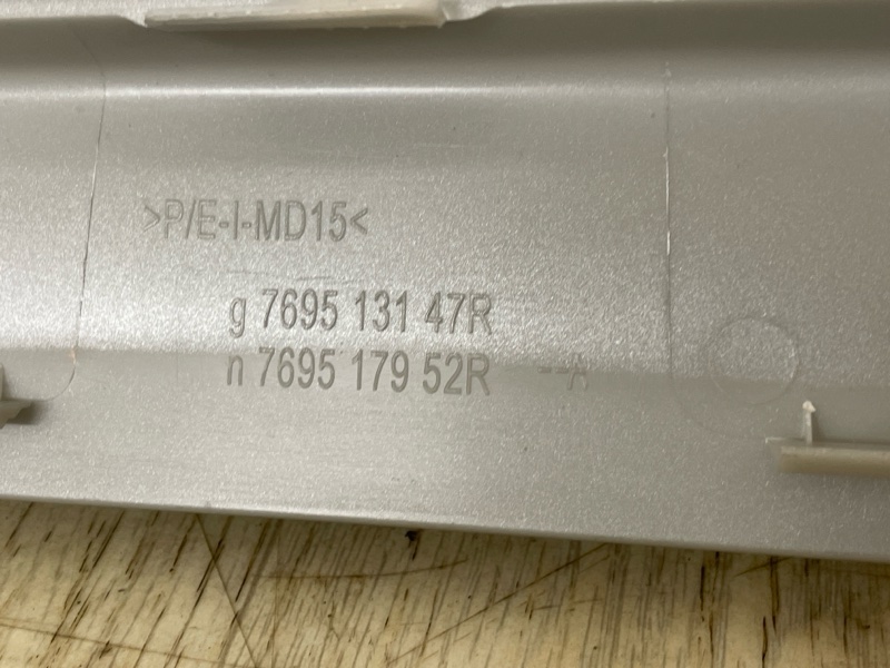 Накладка на порог правая DUSTER 2014 2015 2016 2017 2018 2019 2020 2021