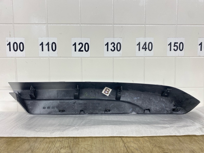 КРЫШКА РЕЙЛИНГА задняя правая NISSAN TERRANO D10