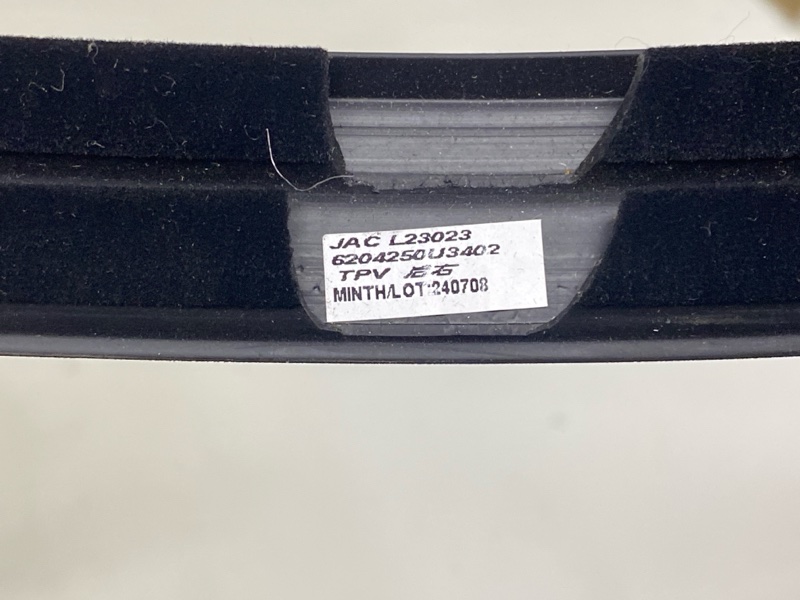 МОЛДИНГ СТЕКЛА ДВЕРИ задний правый JS4 2022 2023 2024 2025