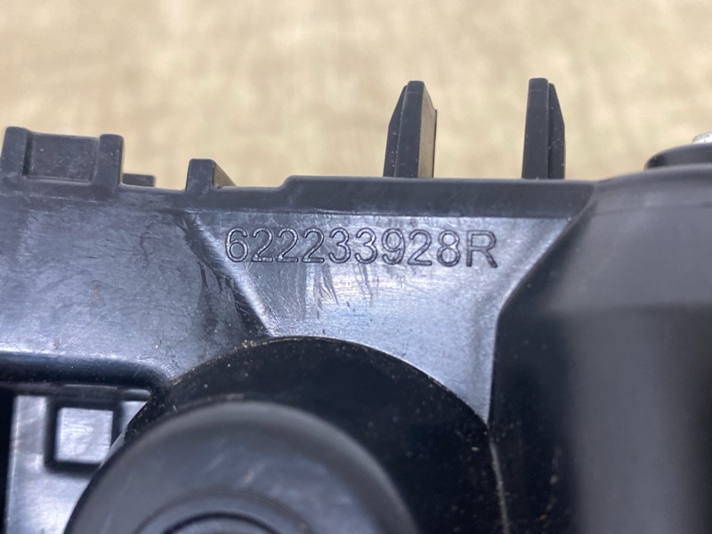 КРОНШТЕЙН БАМПЕРА передний левый ARKANA 2021 2022 2023 2024 2025