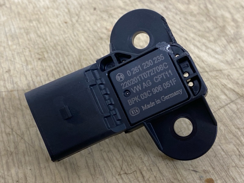 ДАТЧИК ДАВЛЕНИЯ ВПУСКНОГО КОЛЛЕКТОРА VOLKSWAGEN POLO 2015 2016 2017 2018 2019 2020 03C906051F контрактная