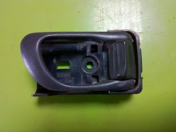 Ручка двери внутренняя Subaru Forester SF правая (б/у)
