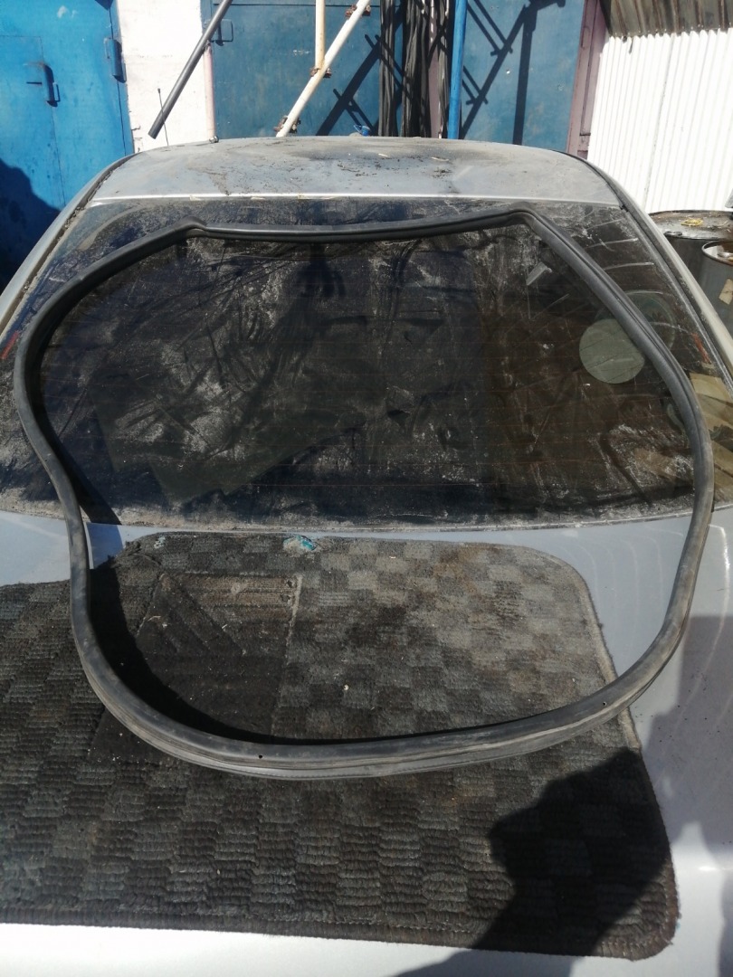 Уплотнительная резинка Subaru Impreza GE задняя правая (б/у)