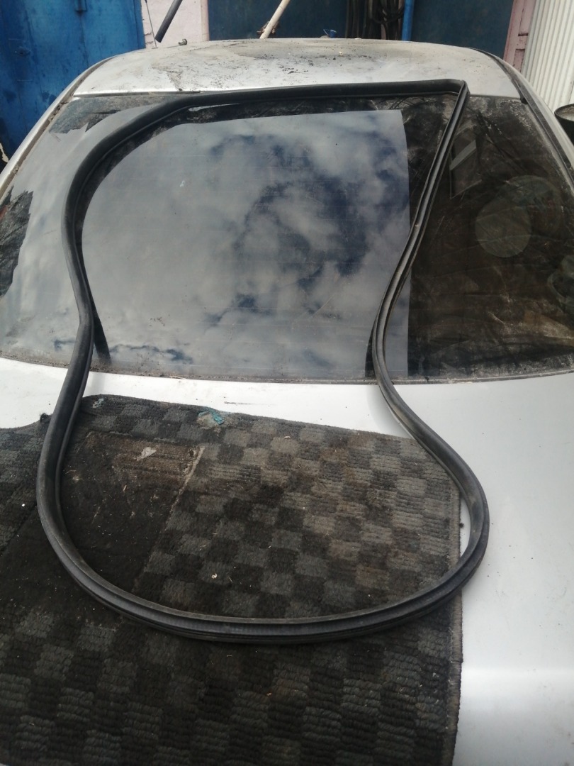 Уплотнительная резинка Subaru Impreza GH задняя левая (б/у)
