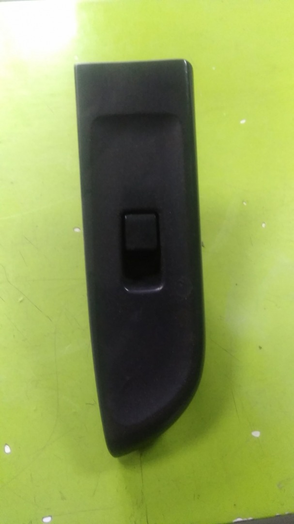 Кнопка стеклоподъёмника Subaru Impreza GF GC передняя правая (б/у)