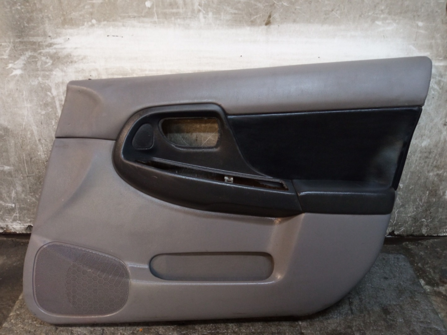 Дверная карта Subaru Impreza GG передняя правая (б/у)