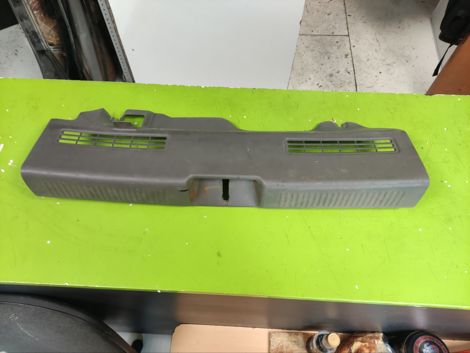 Накладка петли багажника Subaru Impreza GG задняя (б/у)